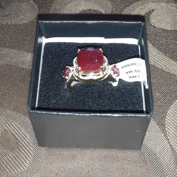 Ruby Cushion Tri - Picture 5 of 5